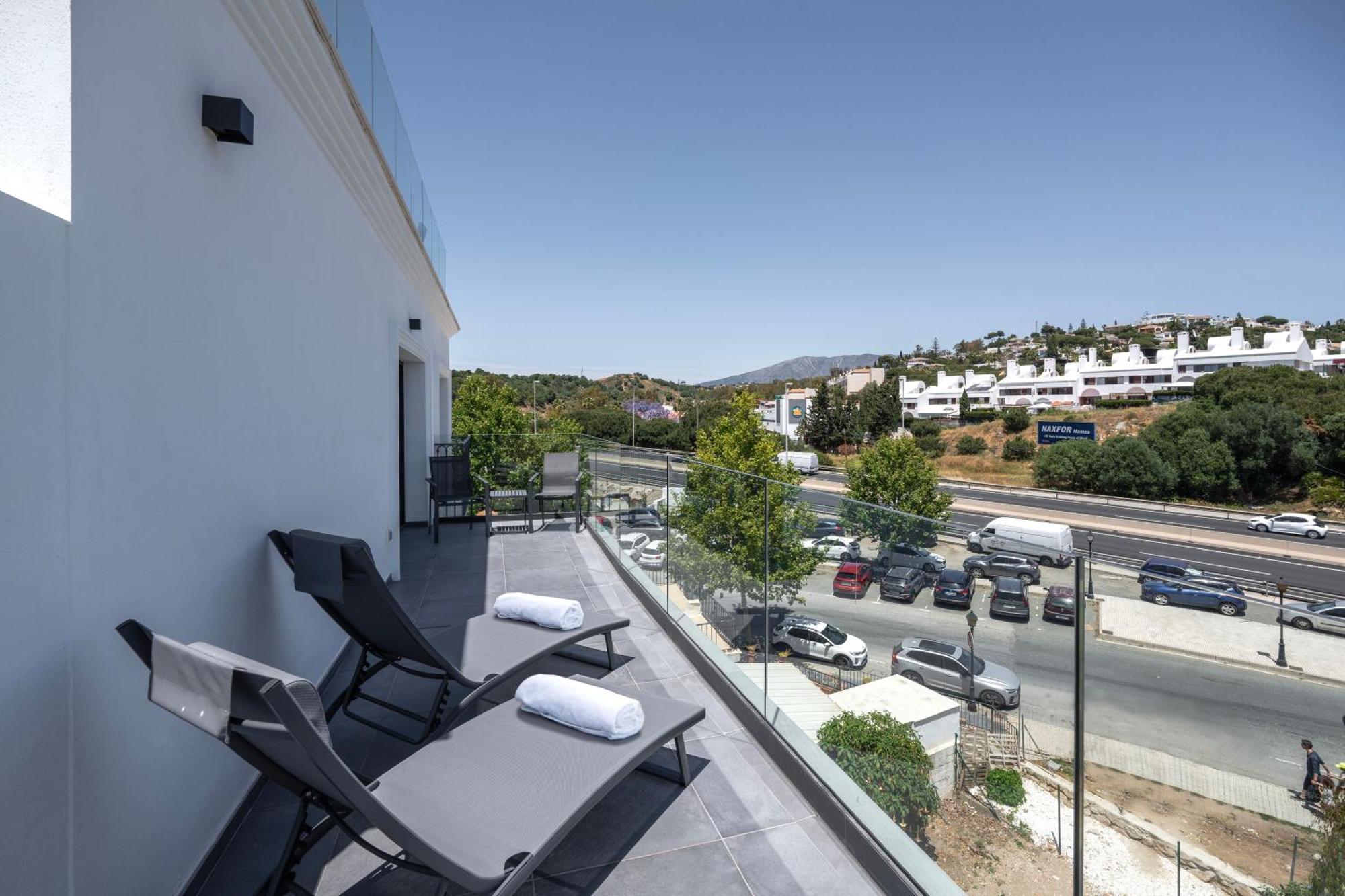 The Orange House Boutique Hotel And Upstairs Rooftop Bar Center Of La Cala De Mijas 100M From The Beach Bagian luar foto