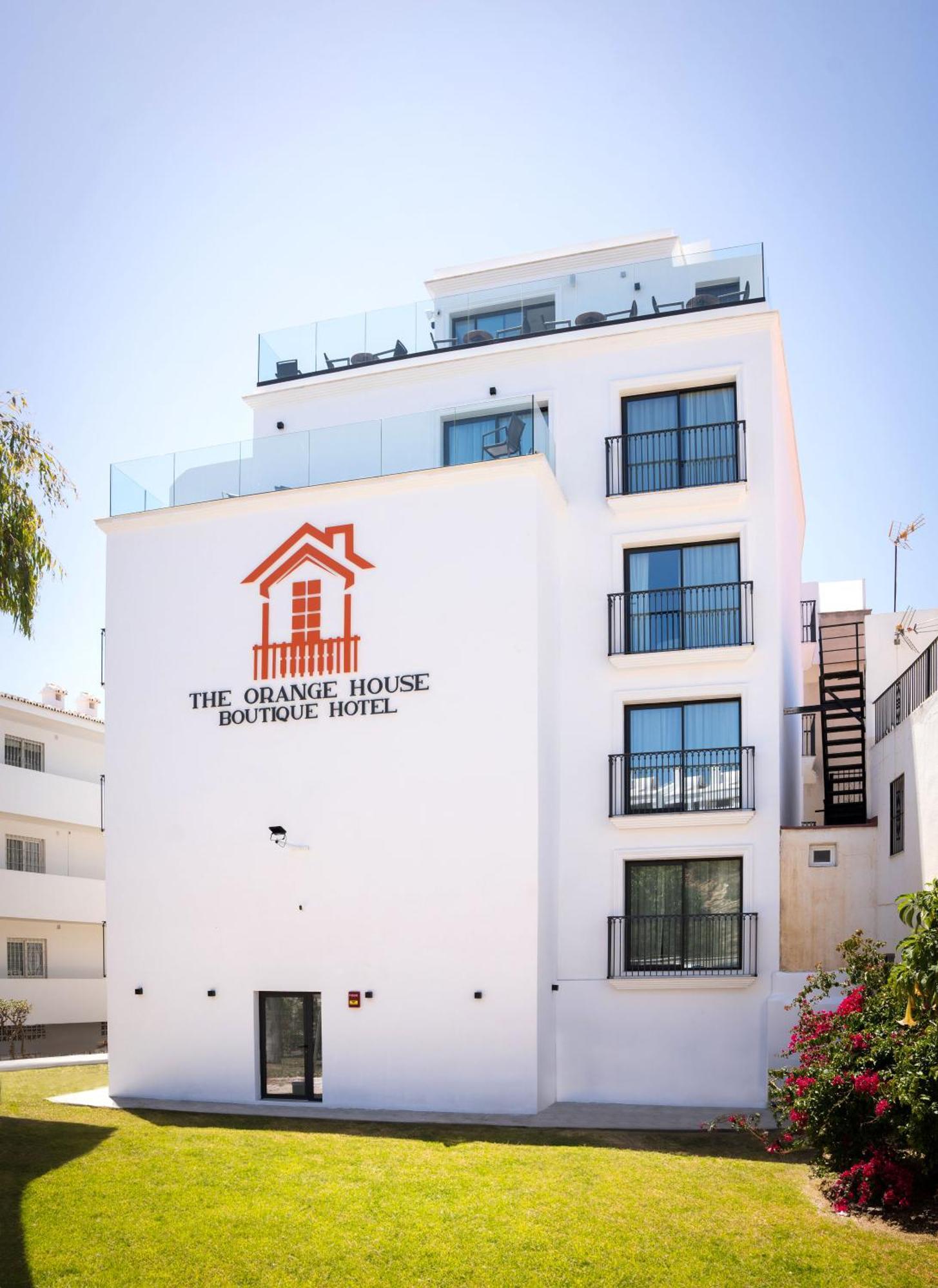 The Orange House Boutique Hotel And Upstairs Rooftop Bar Center Of La Cala De Mijas 100M From The Beach Bagian luar foto