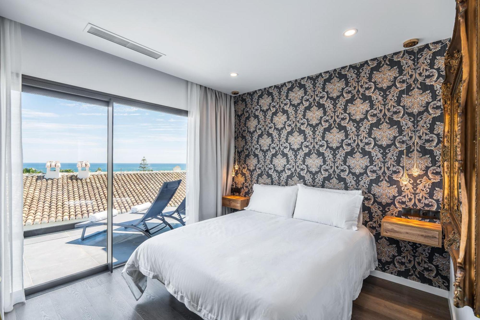 The Orange House Boutique Hotel And Upstairs Rooftop Bar Center Of La Cala De Mijas 100M From The Beach Bagian luar foto