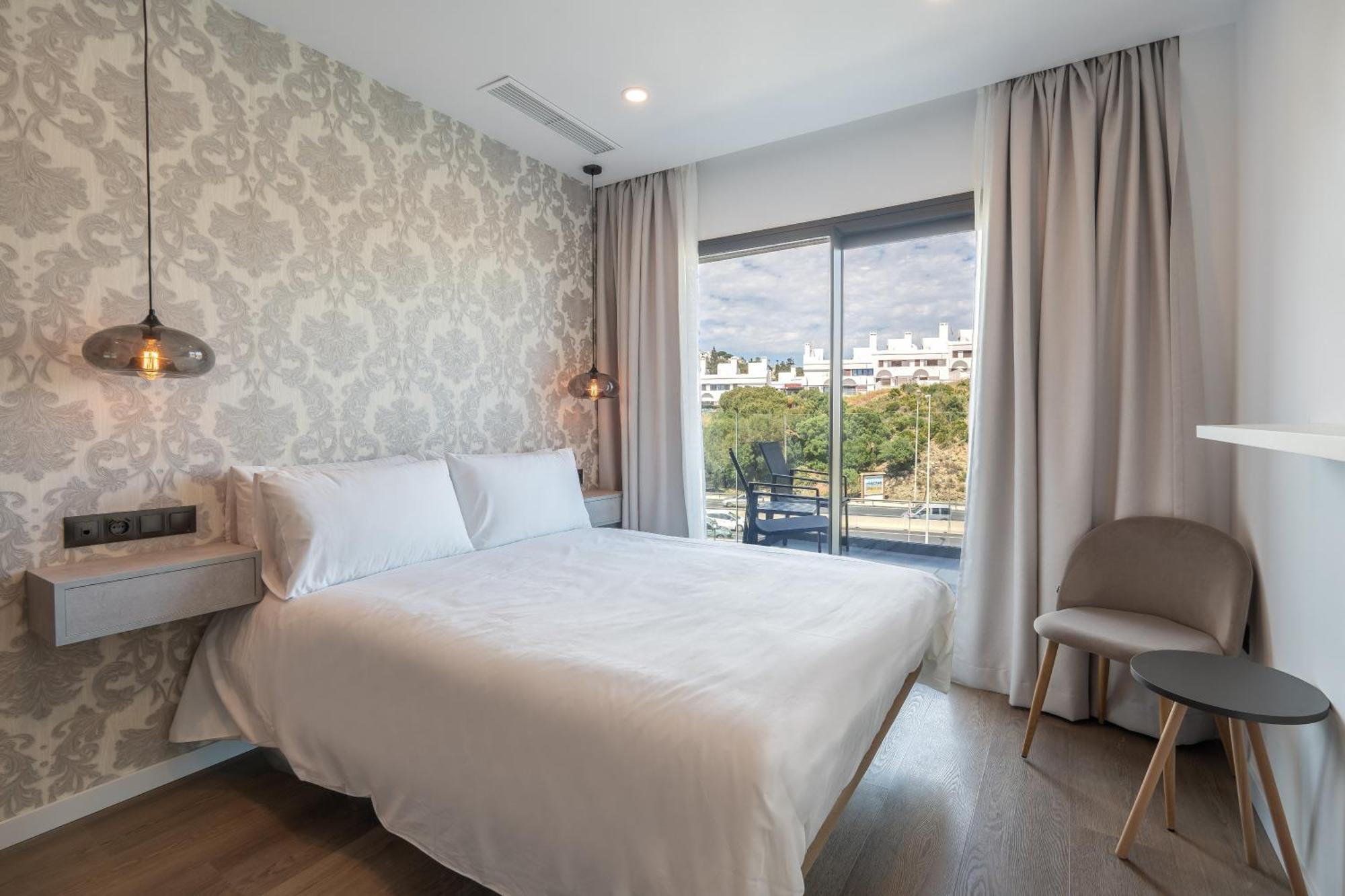 The Orange House Boutique Hotel And Upstairs Rooftop Bar Center Of La Cala De Mijas 100M From The Beach Bagian luar foto