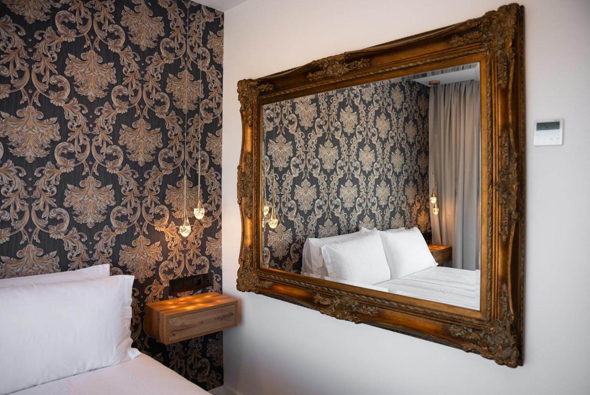 The Orange House Boutique Hotel And Upstairs Rooftop Bar Center Of La Cala De Mijas 100M From The Beach Bagian luar foto