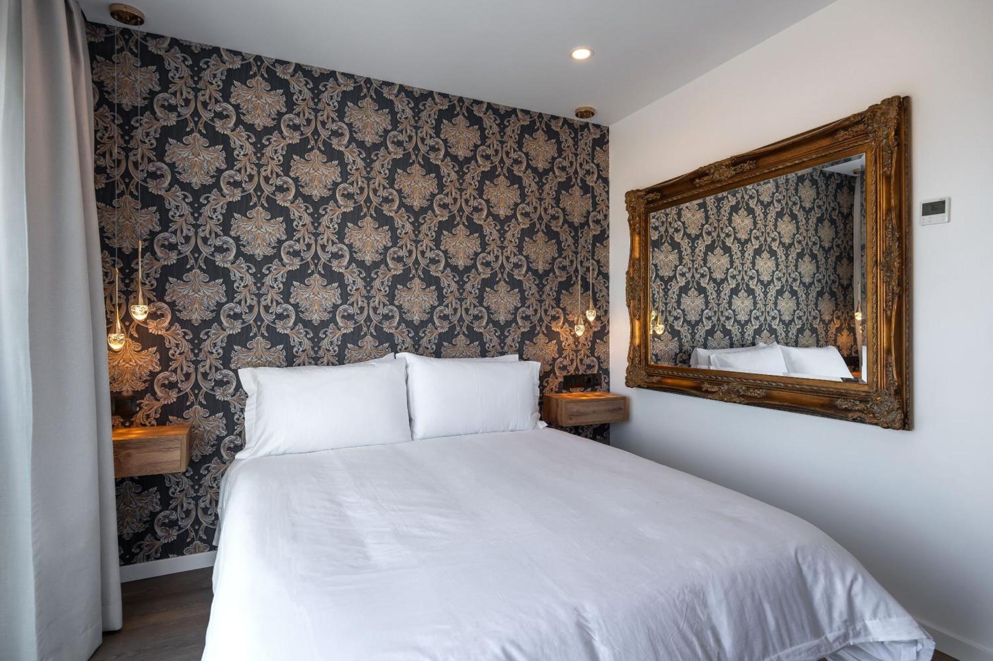 The Orange House Boutique Hotel And Upstairs Rooftop Bar Center Of La Cala De Mijas 100M From The Beach Bagian luar foto