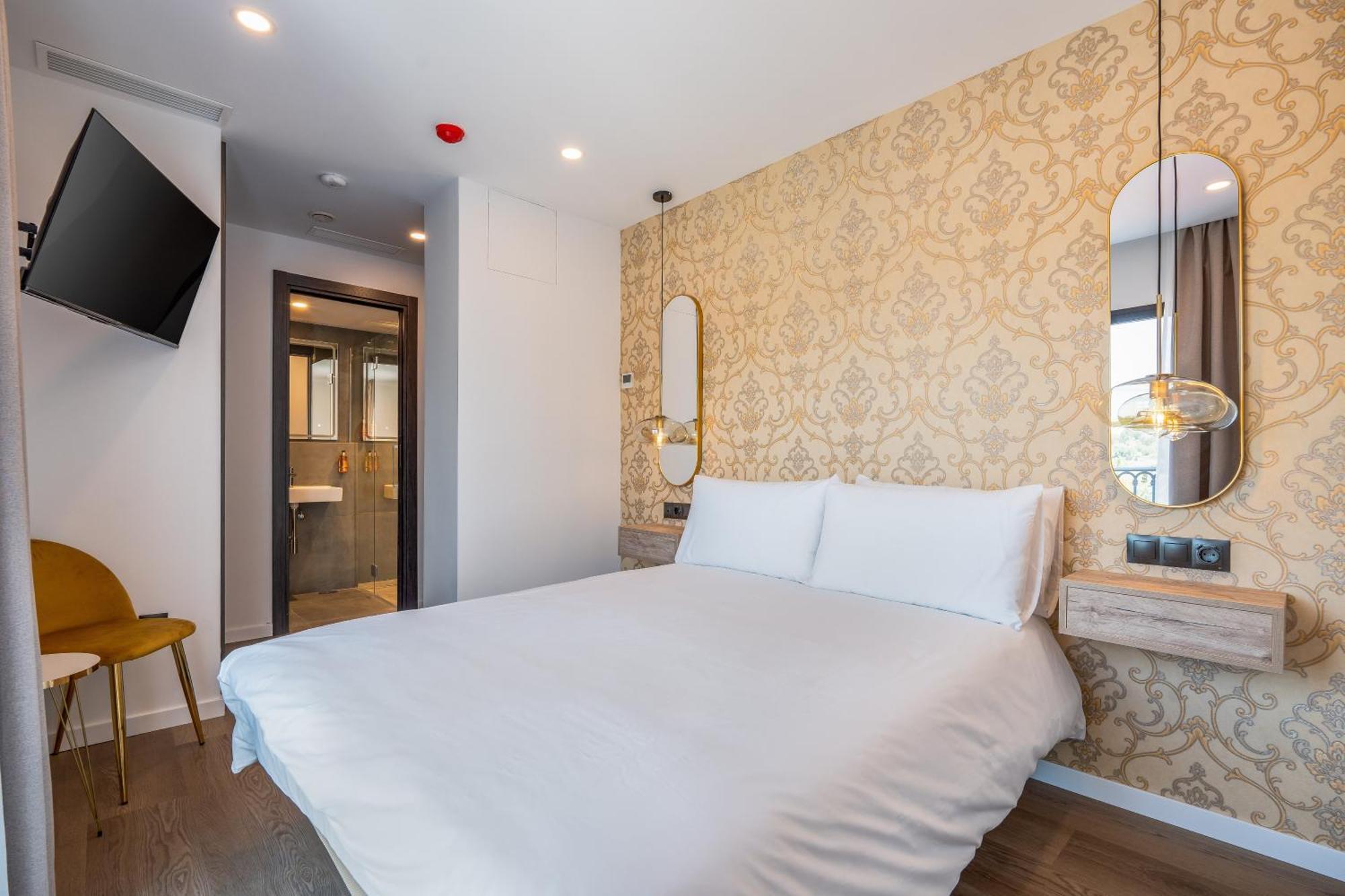 The Orange House Boutique Hotel And Upstairs Rooftop Bar Center Of La Cala De Mijas 100M From The Beach Bagian luar foto