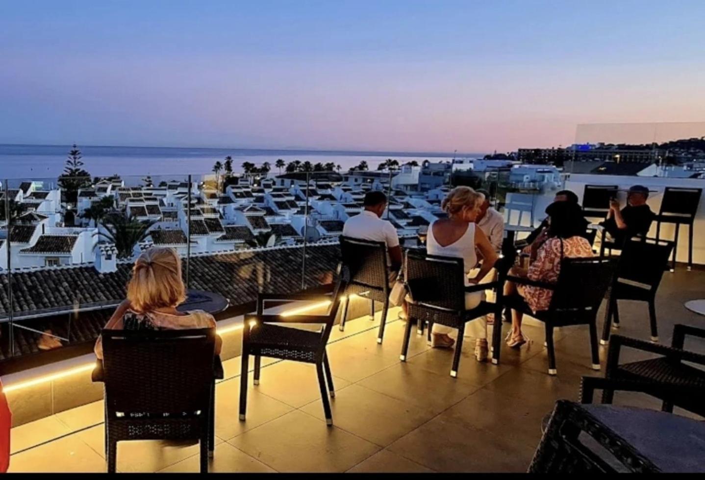 The Orange House Boutique Hotel And Upstairs Rooftop Bar Center Of La Cala De Mijas 100M From The Beach Bagian luar foto